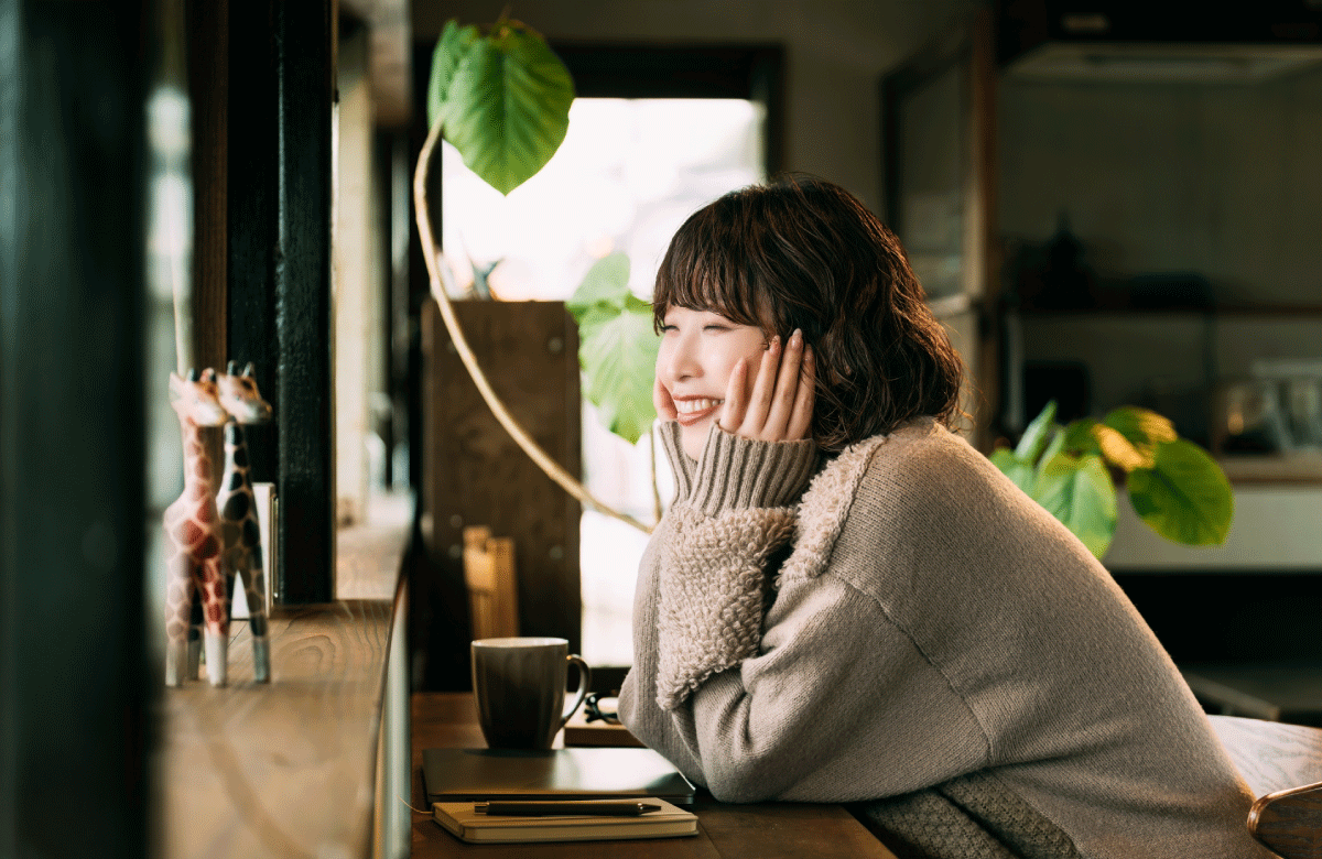 穏やかな表情の女性