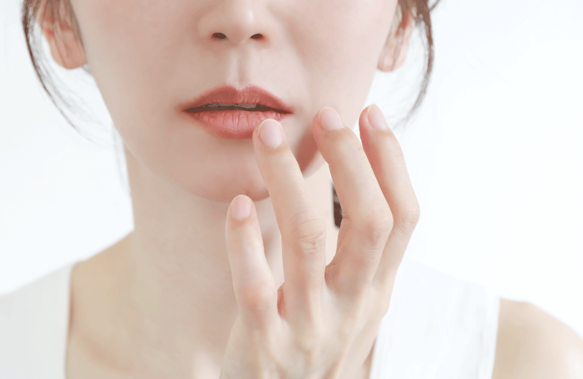 肌の老化に悩む女性